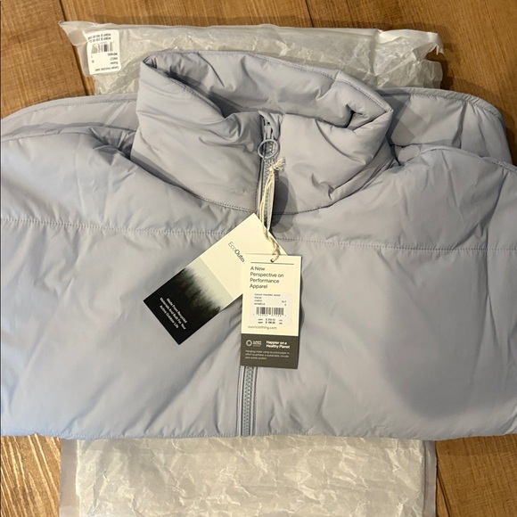 Vuori Canyon Insulated Jacket in Glacier - Picture 5 of 7